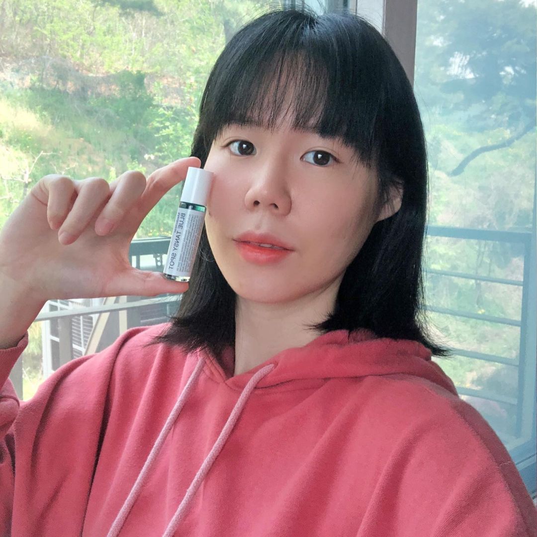 성경🪴 on Instagram: “#협찬 🚨삐뽀삐뽀🚨 마스크로 인해 뾰루지 올라온 사람 여기여기 붙어라🙋🏻‍♀️ 예민해진 피부, 탈난 피부를 잠재워주는 해결사 등장! 🤦🏻‍♀️저 피부 고민