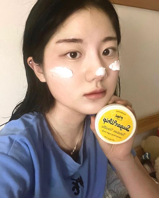 崔珉僖 on Instagram: "#제품협찬 Priaml + Elements 프라이멀엘리먼츠는 비건 뷰티 브랜드인데요, 6가지 다양한 향을 가진 바디스크럽이래요🙂 프라이멀엘리먼츠 슈가휩은 쫀쫀한 생크림 제형의
