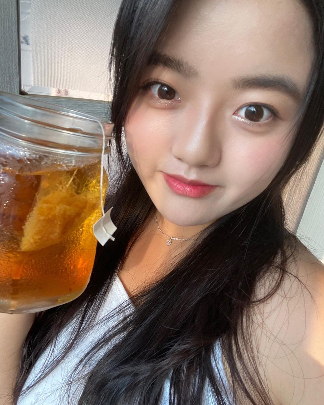 임현경(林炫卿) on Instagram: “#협찬 #광고 @buut_nyang 잘붓는 나같은 체질에 진짜 잘 맞고 도움됐던 호박티🎃 -얼음물에도 잘 우러나서 요즘같은 더운날에 음료수대신 얼음에다가 타먹으면 체