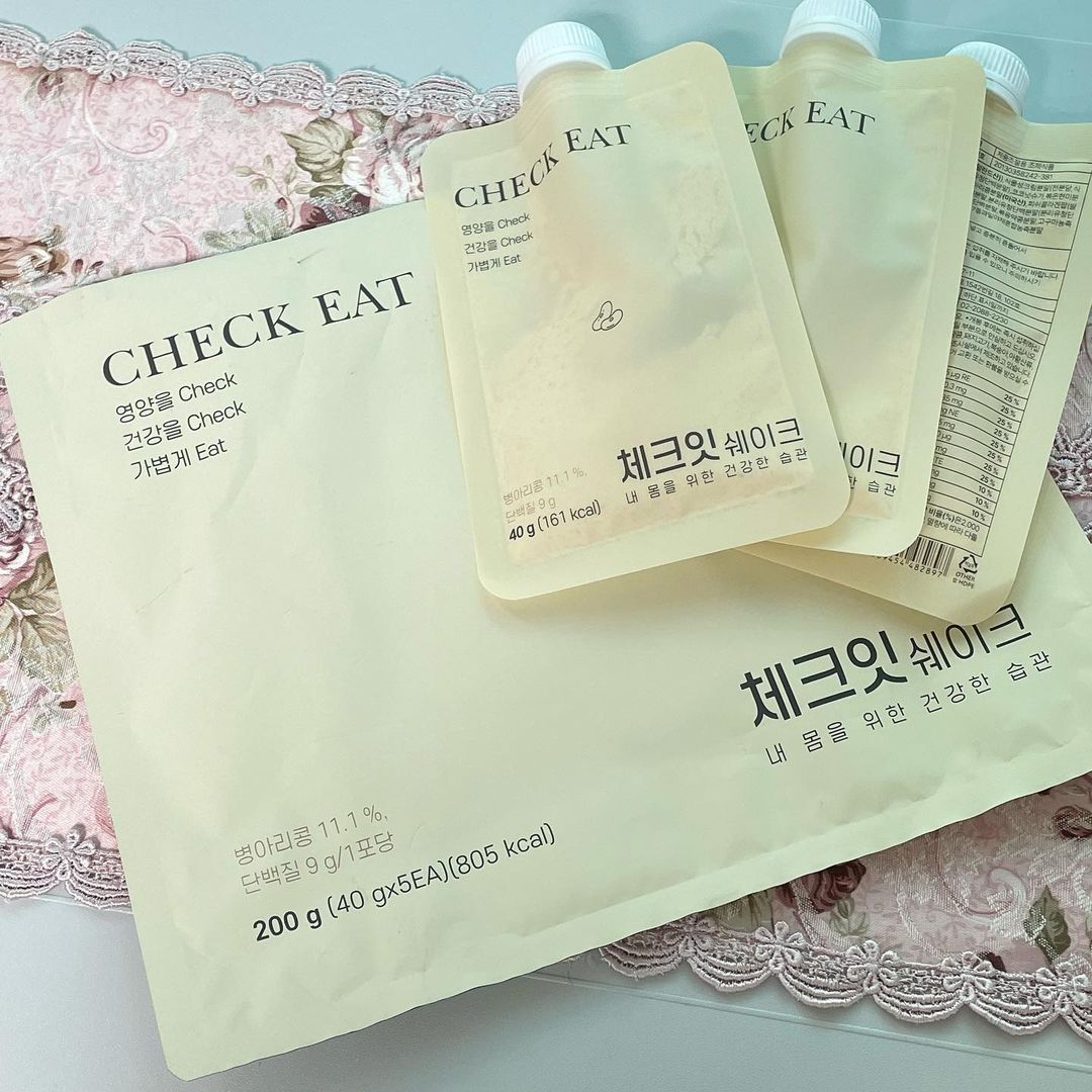 김현수 on Instagram: “휴가 시즌이라서 급하게 다이어트하려고 쉐이크 먹어봤어요! 식단관리하는게 쉽지 않은데 간편하게 챙겨먹을 수 있어서 너무 좋았어요❤️ 제가 단백질 쉐이크같은거
