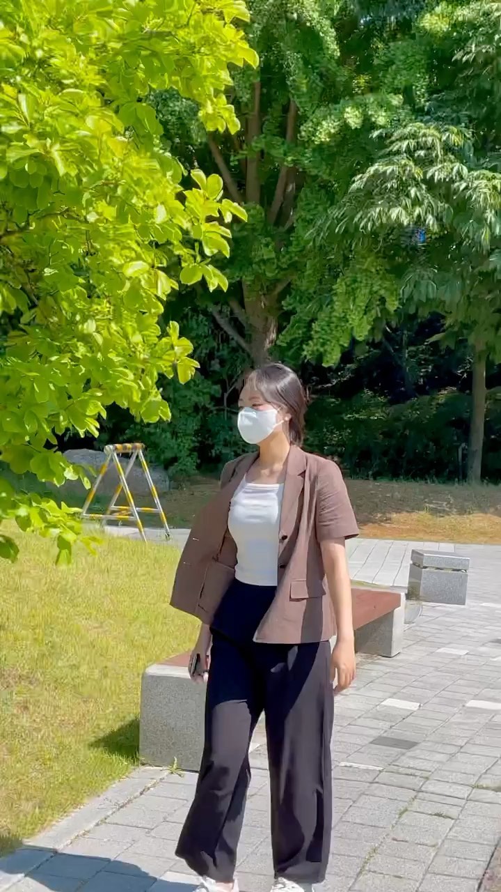 학교 잔디밭🌳🌿
.
.
#에이블리뷰어 #미쏘 #에이블리 #상품제공 #테일러드자켓 #숏자켓 #코디 #ootd #릴스 #맞팔 #맞팔선팔환영 #맞팔은댓 #좋아요 #좋반 #인친 #소통 #환영 #23 #🌿