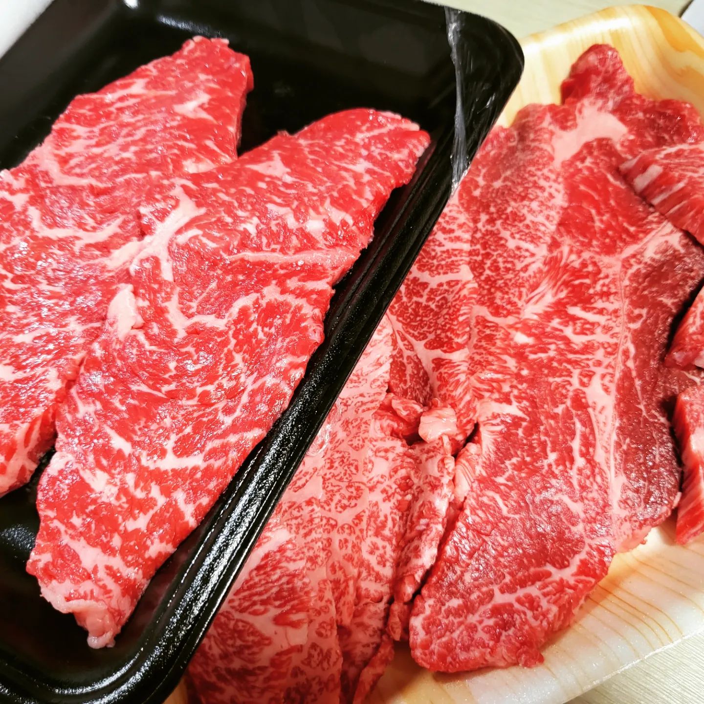 오늘 정육 오픈해서 30분 기다린 보람이 있네 ㅋㅋㅋ
한우1++ 진심 고기가 녹아내림. 오늘 저녁겸 술안주
#한우파티#꿀맛#빈찬투정안해서좋음