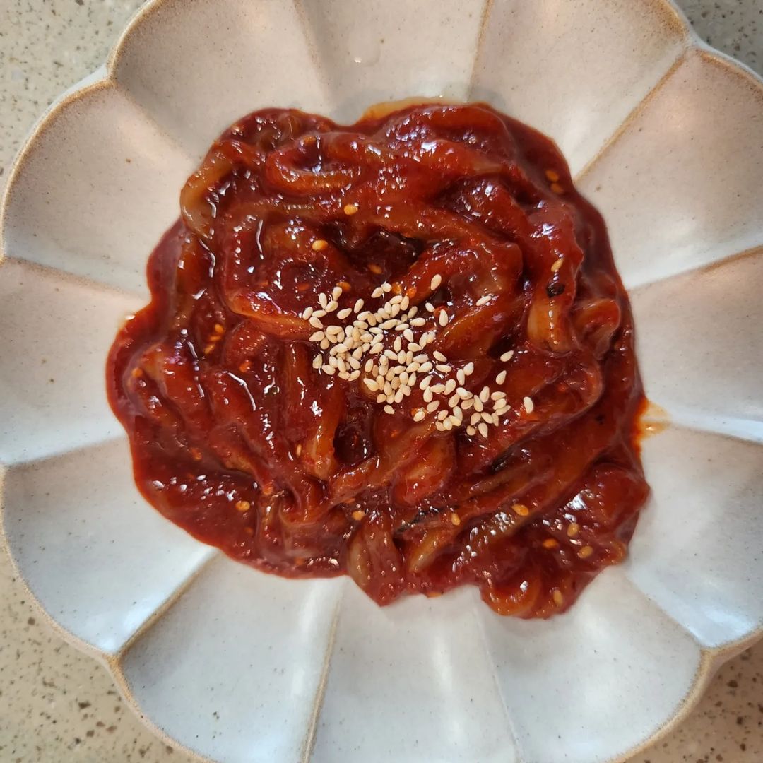 moi min on Instagram: “#광고 맛있게 매운맛에 진심인 #끼닛 의 #불젓갈 #오징어젓갈 맵다고 했는데 이렇게 매콤할줄은 몰랐다 🥵 맵찔이인데도 멈출 수 없는 중독적인 맛 오똫하지? 국내산 100%