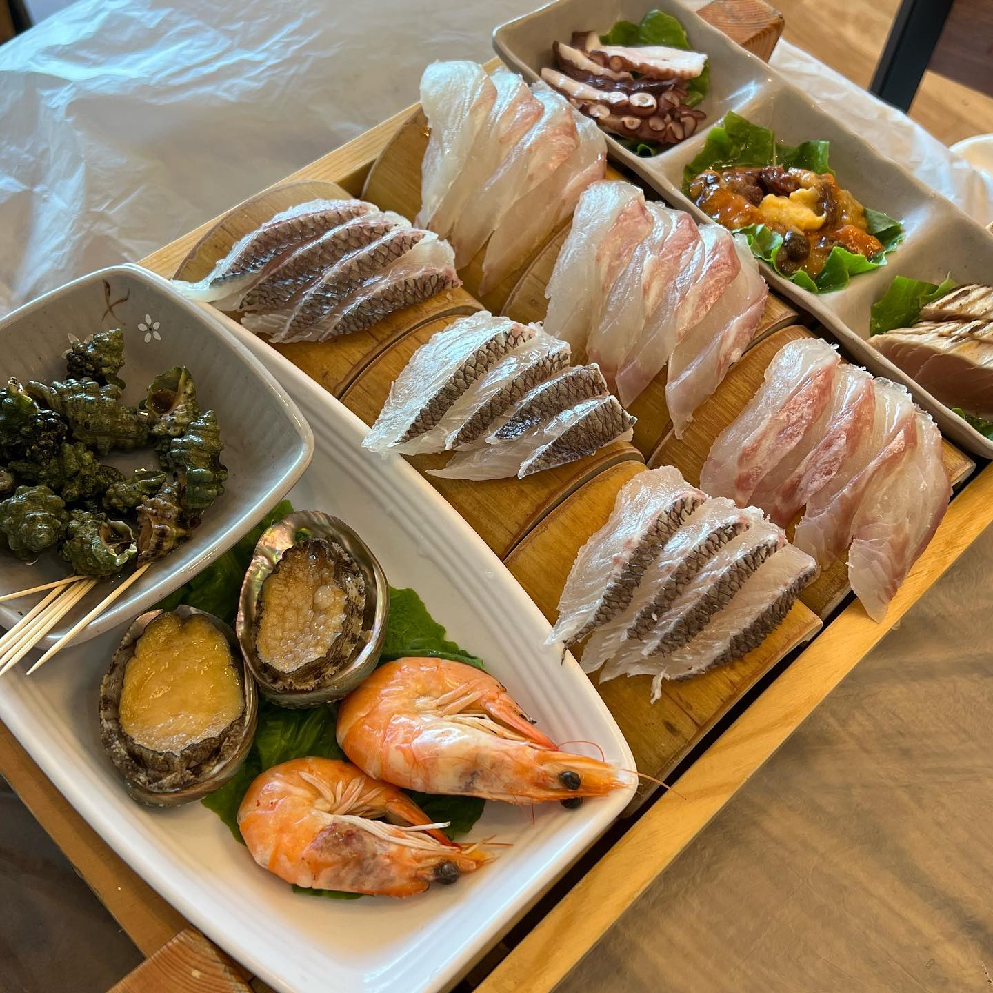 🐟삼미횟집🐟
제주오면 여기 무조건 픽스❤️
점심특선👍🏻 왕푸짐하고 왕맛있음😝
칭찬받는 맛집 행복하드앙‼️
.
.
#제주도 #제주여행 #삼미횟집제주공항점 #제주맛집 #삼미횟집 #맛집추천 #제주도여행