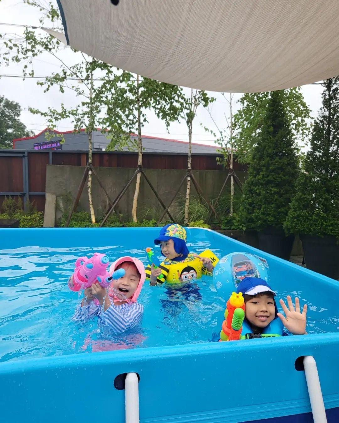 .
신나는 물놀ㅇㅣ🏊‍♂️
올해는 원없이 물놀이하는중
작년에 못간휴가까지
올해 다 논다 
좋은사람들과 좋은시간들❤
너무 햄보케