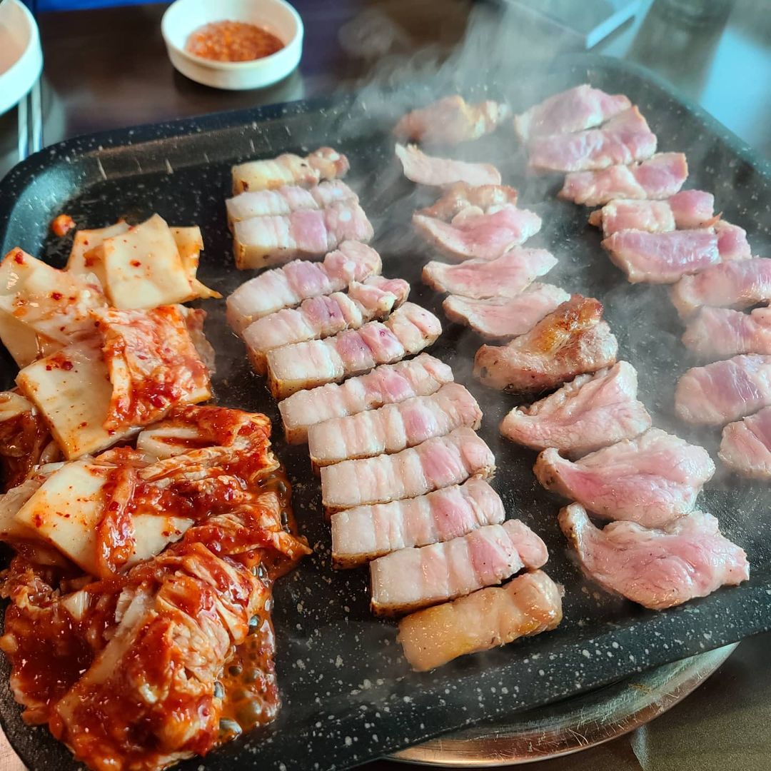 🌷예원맘🌷 on Instagram: “🎈밀린피드올리기 지난주에 신랑이랑 예워니랑 같이 댕겨온 여주맛집! 애기의자도 잇고, 맛도 좋고, 깔끔하고, 포토존까지 잇어서 좋은곳!! 꼬불꼬불 들어가야되