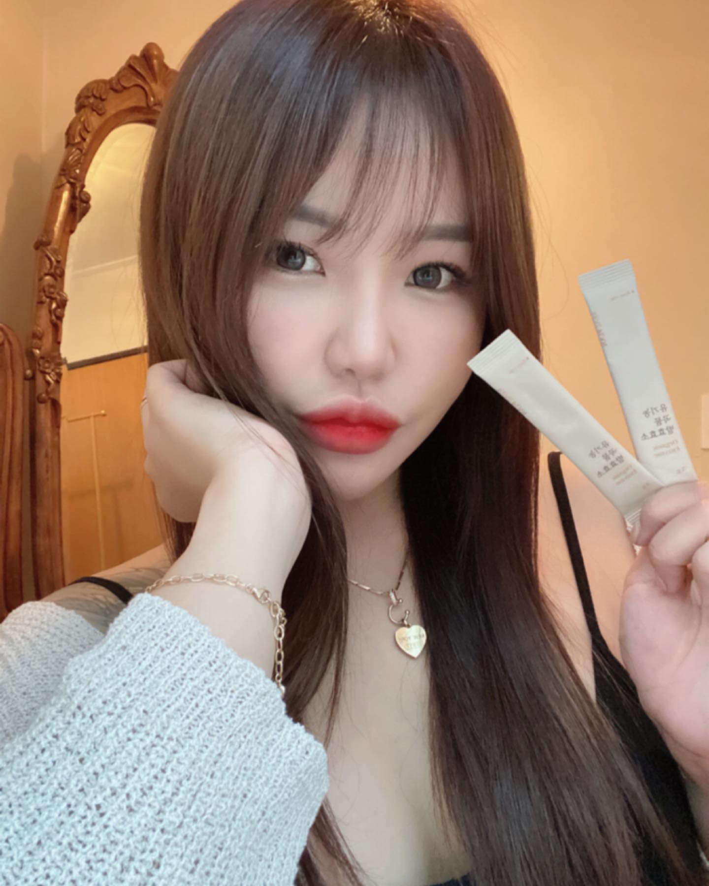 여러 효소를 먹어봤지만 이런건 또 처음이야 ,, ‧⁺◟( ᵒ̴̶̷̥́ ·̫ ᵒ̴̶̷̣̥̀ ) 
정제효소를 전혀 넣지 않은 유기농 효소가 나왔다니 행보케💕

realplan_ 
#제품협찬 #리얼플랜 #유기농효소 #효소 #리얼플랜효소 #효소추천 #곡물효소 #곡물발효효소 #인스타그램 #소통 #인친 #셀카 #셀피
#셀스타그램 #얼스타그램 #찍스타그램 #selfie #follow #f4f  #일상 #데일리 #daily #instadaily #bestoftheday #photooftheday #like4like #likeforlike #좋아요 #love #instagood