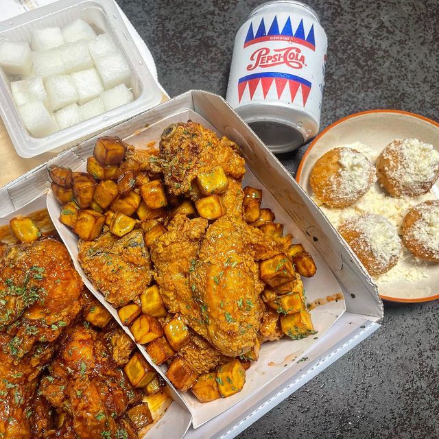 라꾸의 먹스타그램✨ on Instagram: "#협찬 🏷당치땡 울산 달동점🍗 안녕하세요 ! 오랜만에 치킨 피드네요 인님들 최애치킨은 어디치킨이에요~?🍗 많고 많은 브랜드 치킨 먹어봤지만 요즘 제