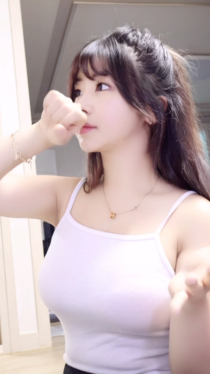 요즘 사용하고 있는 압도적인 보습력을 갖고있는 
#엘리케이 바디로션 
끈절임이없이 바로 흡수가 되어 
요즘 최애 바디로션입니다 💗🫧

*강력한 200시간 피부보습 
*영양감까지 갖춰져있는 프리미엄 바디에센스
*선물하기, 선물 받고싶은 제품

#엘리케이바디에센스 #스몰럭셔리 #끈적임없는바디로션 #엘리케이 #ElliK