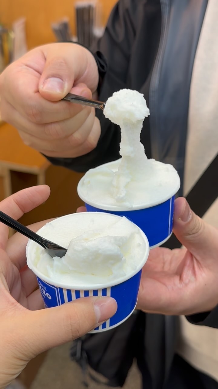 #찍찍먹 
홍대에서 #젤러또 먹기
소금우유 맛으로 픽 했습니다. 

아아아아아 아이스크림
나나나나나 너무 쪼아해🫶🏼
