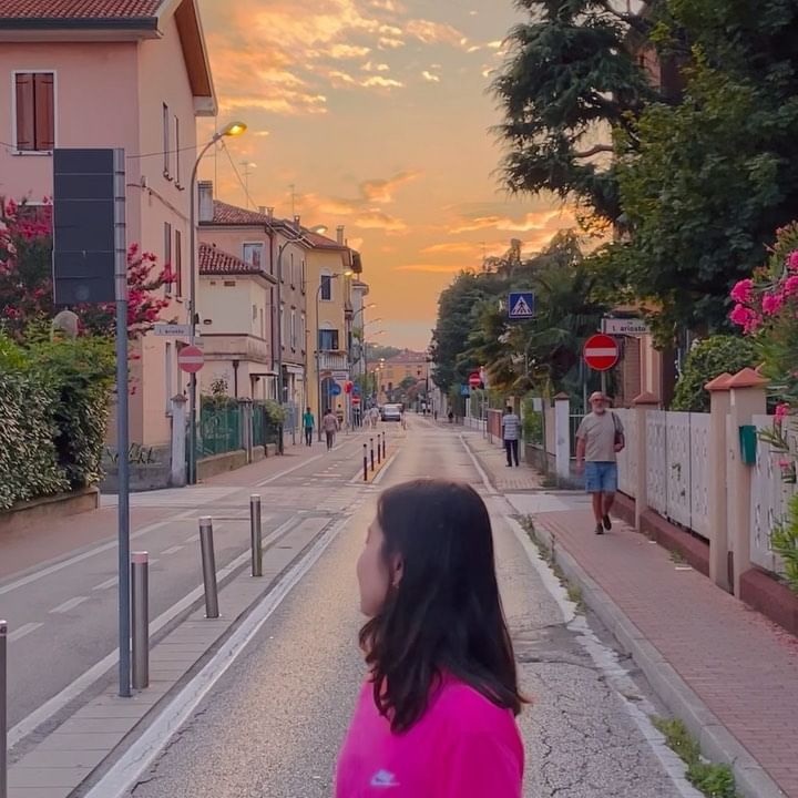 🇮🇹 베네치아 거리의 선셋

베네치아 선셋이 이렇게 예쁠 줄 누가 알았겠어요
마트 일찍 닫아서 속상한 마음 싹 달래준 솜사탕구름☁️

📍Venice, Italy