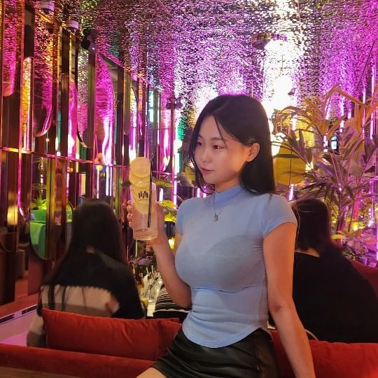 #협찬 FinediningBar 🍸 Free Open Party🥂✨️
고급 파인다이닝 라운지 바 #강남 #오리엔탈라운지

고급지고 화려한 공간에서
인생샷도 찍고 맛있는 음식도 먹으며
#Girlsnight 하기에 너무 최적화된 곳. 
두 번이나 다녀온 이유가있다니까요~ 🫶 

오픈 전날 리셉션파티는 아쉽게도 참여하지 못했지만
조용한 날, 소중한 사람들과
즐거운 저녁 만끽하고 왔습니다 😊👍 
__________________________________

⚡️ 11/1 정식 GRAND OPEN 예정 ⚡️

단순한 만남을 뛰어 넘는 즐거움!!
일본에서 건너온 쉐어테이블링 서비스 🍽 

성별과 세대를 뛰어 넘는 어른들의 사교 공간,
새로운 친구와 비즈니스까지 이어지는 경험!
맛있는 음식과 주류들까지 부담 없는 가격으로 즐겨보세요🍹

✅️ 위치 
: 서울 서초구 강남대로65길 7 지하

#OrientalLoungeGangnam 
#파인다이닝 #파인다이닝바 #라운지
#프리오픈파티 #초청
__________________________________

Luxury Finedining Lounge Bar 🥂✨️
#Gangnam #OrientalLounge

In a luxurious and colorful space
Taking Hot pictures and eating delicious food
A place that's too optimized for "girl's night" 
That's why I went there twice.

Unfortunately, I couldn't participate in the reception party on the day before the opening, but on a quiet day, with my precious people
I enjoyed it

⚡️ 11/1 Official GRAND OPEN will be held ⚡

The joy of going beyond simple encounters!!
Sharetaveling service from Japan 🍽 

Social space for adults across gender and generation,
Experience that leads to new friends and business! 
Enjoy delicious food and alcoholic beverages at affordable prices🍹

✅ ️ location
: Underground  Floor, Gangnam-daero 65-gil 7, Seocho-gu, Seoul

#FineDining #FineDiningBar #lounge
#FreeOpenParty #Invitation