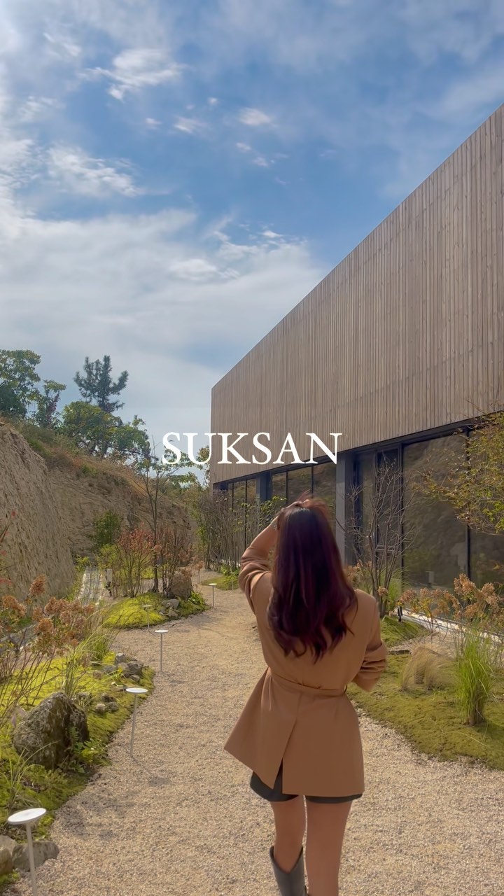 목포 대형카페 (SUKSAN) 
브런치 세트 먹고왔어요 🤍!!!

10월 10일부터 판매하고있는
SUKSAN BRUNCH SET FOR 2는 한정 메뉴로
AM 10:00- PM 1:00 현장 선착순 30set 판매에요!

메뉴 구성은

▫️치킨파니니
▫️비프파니니
▫️그레인볼샐러드
▫️버섯스프
▫️커피 or 우유 2잔 

가격은 25,000!

이 구성에 가격 너무 착하고
우선 버섯스프 입에 들어가자마자 녹아서 없어져요..🥺
파니니 & 그레인볼샐러드까지 조합 완벽✨

아침이나 점심에 부담없이 브런치 딱 먹기 추천🤍🤍🤍

#광주근교카페 #광주근교 #목포 
#목포신상카페 #석산카페 #목포카페
