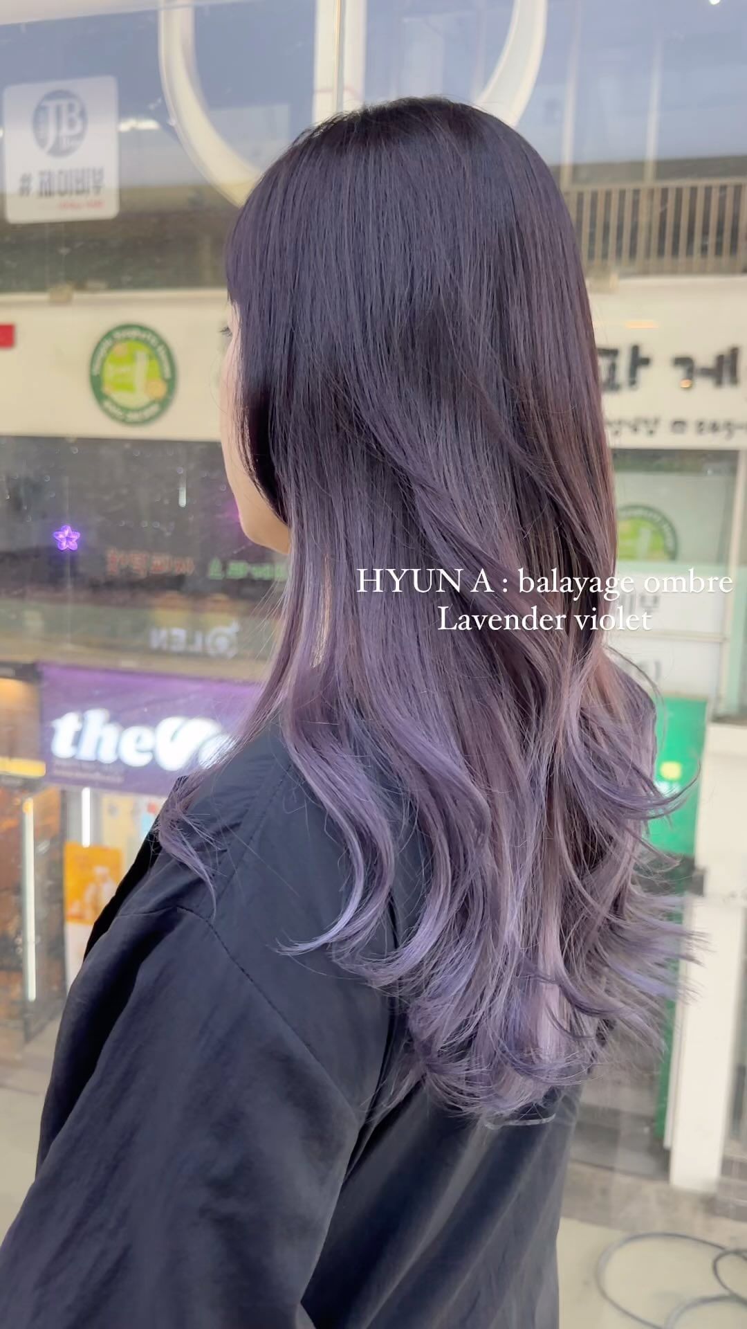 #발레아쥬 #옴브레 #염색
⠀
너무나 예쁜 컬러감의
#발레아쥬옴브레 
⠀
✔️솜브레/발레아쥬/옴브레 는 1:1시술 입니다
섬세한 작업이여서 시간이 오래걸리는
작업이다보니 1일 1명만 예약 가능하세요 :)
예약하시기 전 미리 연락주시면 가능하신
날짜 상의 후 예약 도와드릴게요♥️
⠀
✔️ 옴브레/솜브레
탈색 작업이 들어가다보니 모발의 손상도는
있을 수 밖에 없다는 점 인지부탁드려요
펌/매직 주기적으로 하시는 고객님들께는
추천해드리지 않아용 😢
손상도를 최소화 시키기 위해선 모발클리닉
과 병행하시는 걸 추천해드립니다😊