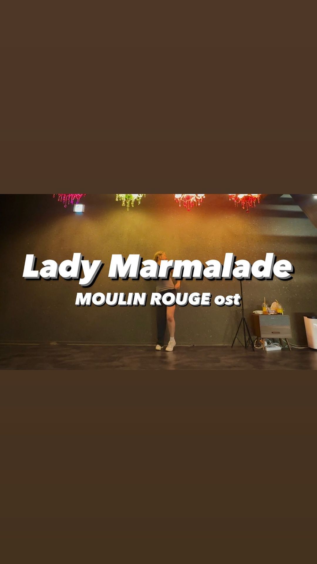Lady marmalade(MOULIN ROUGE ost)
C : @ye_2000_bon 
.
오랜만에 내 안무…!!
요즘은 안무를 짜기보단
수업위주로 들으면서 다지고 있었던 것 같다
그래도 티칭과 안무창작을 계속 연구하기위해
나영이 붙잡고 시작한 쉐어♡
.
옛날에 뮤지컬스터디에서 
시어터댄스 기본기를 많이 생각하고 만든 안무라
동작 비는 곳이 많아서…안무에 아쉬움이 남는다…ㅠ
오늘 내 춤도ㅎㅎㅎㅎㅎ 상당히 아쉽 그자체..🫠
.
다음에는 뉴콤으로 
안무도 더 연구하고
티칭도 더 준비해서 
재밌는 쉐어 가지구 올게♡