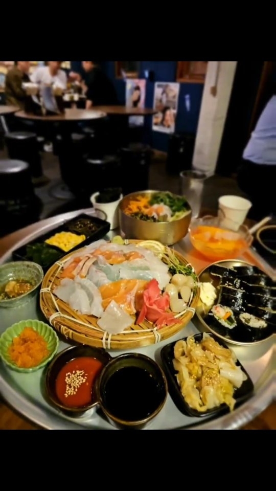 가보고싶었던 #이태원 #바다포차돌섬 다녀왔다.

✨️바다포차돌섬 이태원점
🐟돌섬 숙성회 한 상 1-2인:58000원

다음에 통문어 한 상 먹어보고 싶당

#이태원맛집 #숙성회맛집 #숙성회
#내돈내산 놀다가 사진 많이 못찍어서 사진효과로 떼우긔..☆