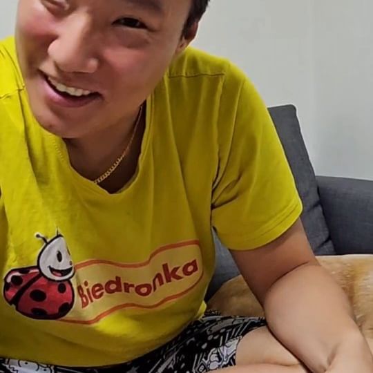 Reakcja mojego męża Taejina na książkę "Polka w Korei. Jak się żyje w kraju K-popu, kimchi i Samsunga" oraz na podziękowania w książce. 🤭🤭🤭 Co tam takiego było? To już musicie przekonać się sami. 😆
Link do zakupu książki w moim profilu! Dostępna na stronie Enliku, Znaku i w większości księgarni online.
Premiera: 6 września!

#korea #koreapołudniowa #polkawkorei #mąż #Koreańczyk #reakcja #bookstagram #book #books #recenzja