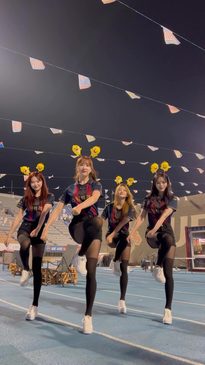 아기상어🐬💛귀여워요…
.
.
#k리그1 #수원fc #치어리더 #빅토리아캐슬