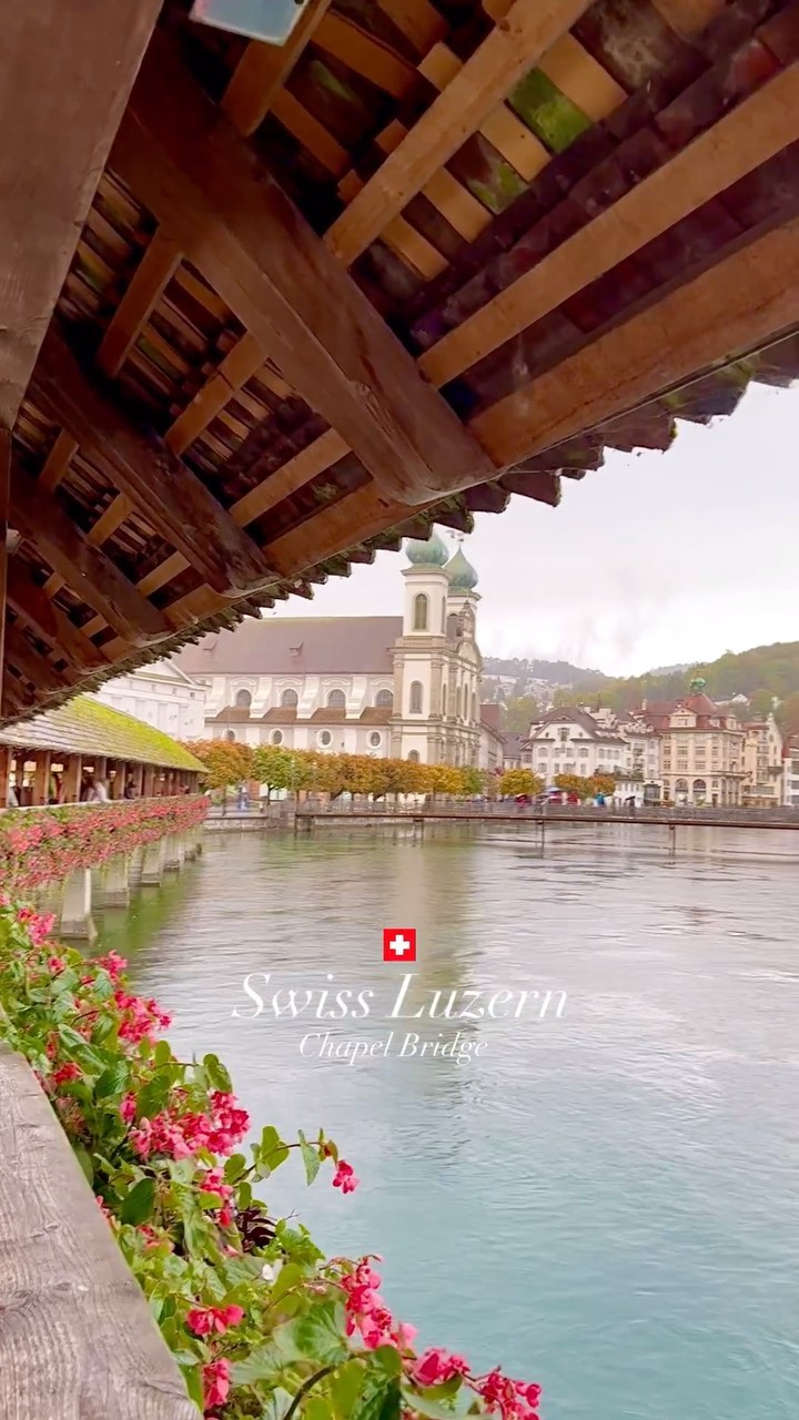 유럽에서 가장 오래된 ‘지붕이 있는 목조 다리’ 이며, 스위스 루체른의 랜드마크 카펠교🇨🇭

스위스 루체른 기대했는데
하루종일 비가와서 많이 못돌아다님🥲

📍Kapellbruecke, Lucerne 6003 Switzerland