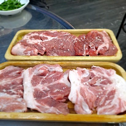 돼지 영농 후계자 전하점

반찬이 떨어지면 바로바로 채워주심!!! 젓갈도 있어 콕콕 찍어먹기

저는 꼬들목살이랑 숙성 목살 반반으로 시켰어요! 
한판도 가능!

영업시간: 16:00~23:00

매달 2,4번째 일요일 휴무

위치: 울산 동구 전하로 48

주차: ❌️.

#일상#전하동#전하동맛집#전하동맛집추천#울산전하동#고기집#전하동고기집#영농후계자#팔로우#소통#릴스#릴스초보#음식릴스#푸드릴스#맞팔#선팔#데인리#먹방#음식#외식#저메추#점메추#내돈내산#협찬#협찬문의#협찬디엠 #협찬dm