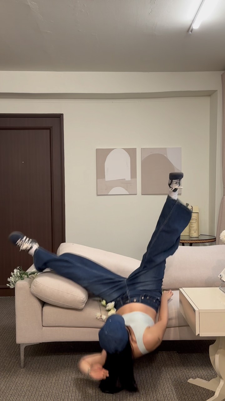 일부러 몸개그 한 거 으니라거...