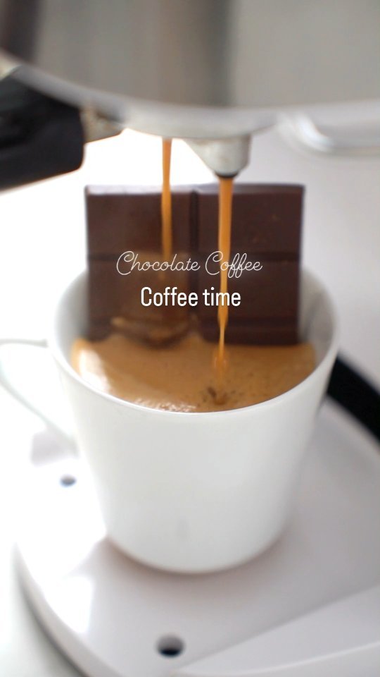 달달하면서 진하게 즐기는 커피~~ ☕️
#제로간식 #제로초콜릿 을 넣은 #초콜릿커피 #초코커피 밤에는 좀 그렇지만 낮에 피곤피곤해질때 넘 좋아요^^
#무설탕간식 부담없네요..ㅎㅎ
#커피 #에스프레소 #coffee #chocolatecoffee #coffeetime