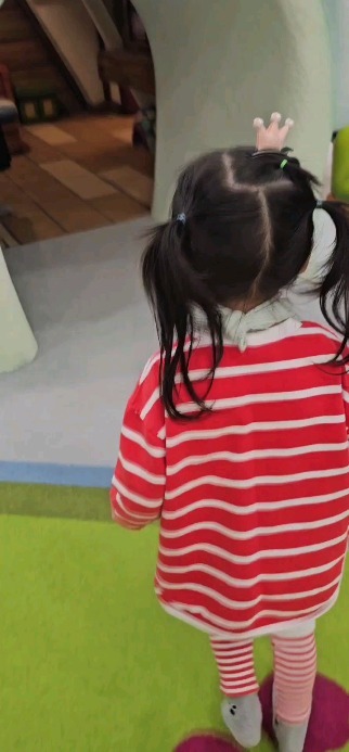 나의 기록저장소

지난주말이야기
몇달 내리 아프고 
저번주 한번 나갔는디
기침해서 또 간졸이는 애미맘
징그럽게 아프고 아픈 도지남매쓰!!
매번 가야지 하고 이번에 다녀옴

볼것.탈것.먹는것.체험할것
모두 완벽하게 갖춰진
뽀로로 테마파크 다산점!!

영상만 해놨는디 사진도 백장이씀🤭
쿠키.피자.등 다양한 체험도 가능했고
도지남매 둘다 재미져해서 부에리굿!!
담에 또 가자고 하네 ^_^
내 도가니 살료~!!!
오픈시간 맞춰서 가서 
5시 다되서 나온듯 하다

집에간다 니일루와 야 이놈새끼가 등등
다양한 언어구사 가능하게 하는^_^
신발장 여러번감ㅋㅋㅋㄱ으휴 임도새끼
(간식.물.커피 따로 챙긴분들도 계심 참고쓰)

출발전에!!!!
이름표 연락처 되어있는 
팔지.목걸이.스티커 
꼭 붙이고 채우고 가세요
주말이라 사람 어마 무시하고
애들 천지에 미아들 속출ㅜ
애기들 잊어버리고 난리도 아니였던ㅜ 
그러니 꼭 꼭 챙겨가시구 애들 잘보기!!!

애미는 목소리.체력.도가니를 잃었지만
그래도 즐거웠다면 되었다 
아푸지말자  내 새끼들아😍🫶🏻

@pororoparkofficial
@pororoparkdasan

⚡️뽀로로 테마파크 다산⚡️

주소
경기 남양주시 다산지금로 202 
현대테라타워DIMC 지하1층 RB1-0001호 외 4호
지번다산동 6250
시간
월.화.수.목.금.토.일
10 : 00 ~ 18 : 00
가끔 바뀔수 있으니 검색하기!
식당.와이파이.화장실 다있고
식당 애기의자 모질라요 참고!!

#뽀로로테마파크다산#뽀로로파크다산
#프리미어뽀로로테마파크다산위드트래블
#뽀로로키즈카페#뽀로로다산
#다산키즈카페#구리키즈카페
#경기도키즈카페#의정부맘