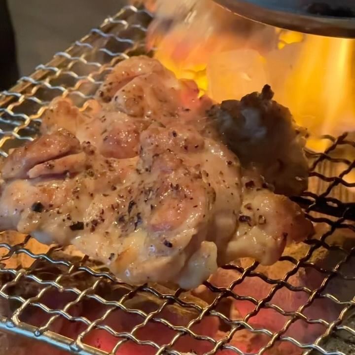 #협찬 #이세계 

서면에 이런집이 있다고?😍
분위기 좋고 맛있어서 단골된 닭구이 전문점 🐓

닭 특수부위를 전문적으로 먹을수 있는 곳으로
차분한 분위기에 직원분들이 직접 구워줘서
대화에 집중할수 있어서 만족했던 곳이에요💕

진향 불향에 술 한잔 하니 그날의 피로가 다 풀리는 느낌!

우리는 모듬구이 중 + 순두부찌개, 구운 주먹밥 주문했어요
다리살이 맛있어서 추가로 2인분 더 먹었더니 배터질듯!
그래도 너무 맛있었다며 ㅎㅎㅎ 후회하지않았어요.

서면 8번출구와 NC백화점 사이에 위치해있는 이세계.
서면, 전포동쪽에 차분한 분위기에 대화하기 좋은
닭 특수부위 맛집 술집 찾는다면 이세계 꼭 가보세요💕

📍이세계
부산 부산진구 동천로107번길 25 1층 이세계
영업시간 : 15:30 ~ 24:00 (라스트오더 23:10)
캐치테이블 app에서 줄서기 등록 가능
.
.
.
.
.
#서면역맛집 #부산닭구이 #부산부전동맛집 #부산야키토리 #서면맛집 #서면술집 #서면닭구이 #서면닭특수부위 #서면맛집 #서면숯불구이 #부산닭구이 #부산닭특수부위 #부산숨겨진맛집 #부산닭 #줄서는집 #부산닭집1위 #이세계