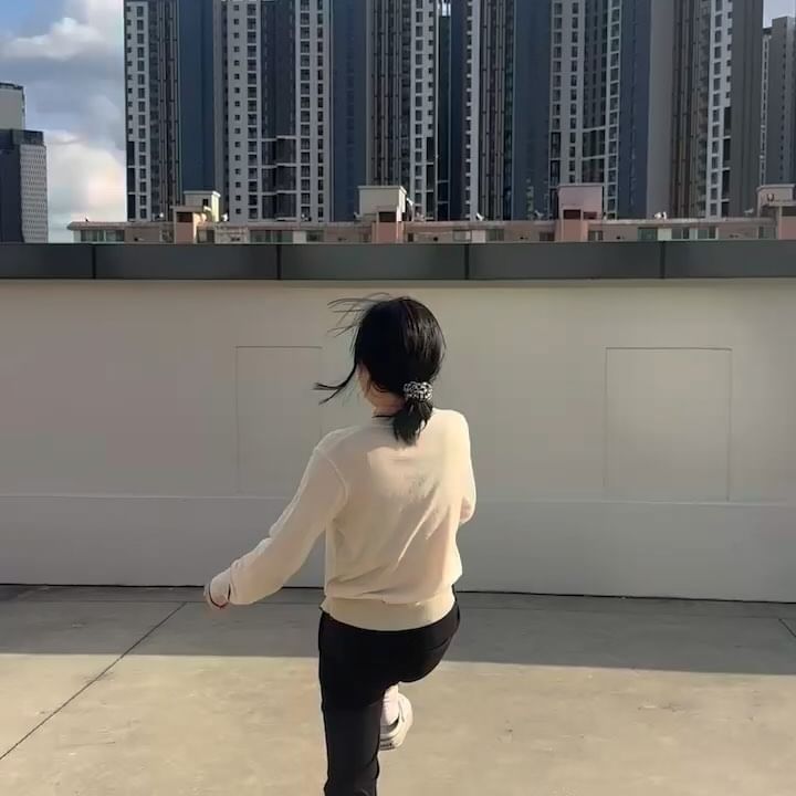 흰색 크록스 신으면 잘 춘다면서요🤔 아무튼 #슬릭백