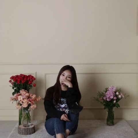 💜
내가 최애하는 무인 사진관&꽃집.
예쁜 사진 한가득 담고 올 수 있어서 또가고 싶은 곳이라니까요.

사장님도 친절해서 가족, 친구, 연인들이 맘껏 사진찍고 오기 좋은곳이랍니다.😎

위치는 발산역과 마곡역 사이에 위치해있고
"마이글로우 박스"니까 네이버 검색해 보세요.

아님 @myglowbox_studio @myglow_box 참고해 주세요.✌️