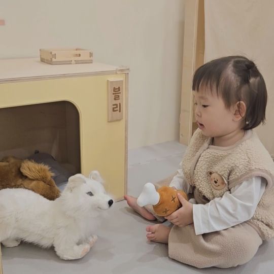 #장소협찬

아이블리키즈파티룸ෆ⸒⸒

고잔신도시에 새로 오픈한 감성 넘치는 무인 대관 키즈카페에 다녀왔어요!

신나게 뛰어 놀 수 있는 넓은 공간은 물론, 다양한 코스튬과 대형 정글짐과 생일파티할 수 있는 예쁜 공간까지ෆ⸒⸒

아빠, 엄마를 위한 휴식공간에는 게임기랑 안마기까지 마련되어 있어요!

🌱 아이들과 부모님 모두 힐링할 수 있는 아이블리키즈파티룸 네이버에 검색해보세요!

𖤐 경기 안산시 단원구 광덕대로 174 월드타운 C동 218호

𖤐 @i.vly_kids_partyroom

#키즈카페 #안산키즈카페 #안산가볼만한곳 #안산아이랑가볼만한곳 #안산무인키즈카페 #안산장소대여 #화성키즈카페 #시흥키즈카페 #안산키즈풀