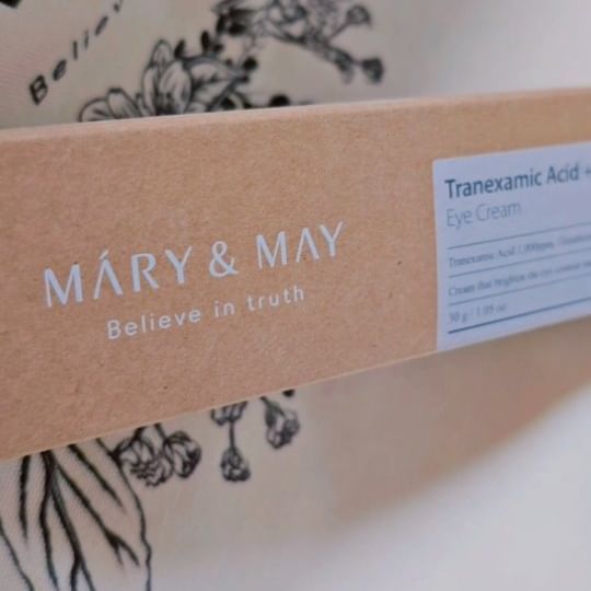 •#review #제품제공 
 Mary&may. eye cream has a lot of greatest ingredients for under eyes problems like dark circles, bags ..... it contains >>Tranexamic Acid + Glutathione Eye cream, {1,000ppm tranexamic acid, 1,000ppm Glutathione that works on intensive care for dark circles and Vitamin C to improves skin blemishes and help produce collagen.}
and it's perfectly safe and essential, which is :
●Clean Beauty
● No animal ingredients
● Cruelty free
● No harmful ingredients
● Skin hypoallergenic test completed.

>>>>> After 2 weeks of use, you can see the brightening effect under the eyes 
>>>>> no arriating or burning at all (even I apply it twice a day I've noticed difference under my eye 🩷🤎)..
>>>>> free from artificial fragrance and colors, alcohol, mineral oil, surfactants, and allergens.

Highly recommend it 👌 👍 

Sales site: 
https://www.amazon.com/Mary-May- Tranexamic-Glutathione-Reduces/dp/B0987DJDSG?ref_=ast_sto_dp

#marynmay #marynmay_official #marynmay_global #cleanbeauty #veganbeauty #eyecream #crueltyfree #kbeauty #sharemymarynmay
#believeintruth
#southkorea #사진 #힐링#좋아요 #럽스타그#외국모델 #외국인모델 #모델 #model#kpopdancecover #follow #제주도여행 #제주도 #jeju #제주 #제주여행 

@marynmay_global
@marynmay_official
@nurilounge.official