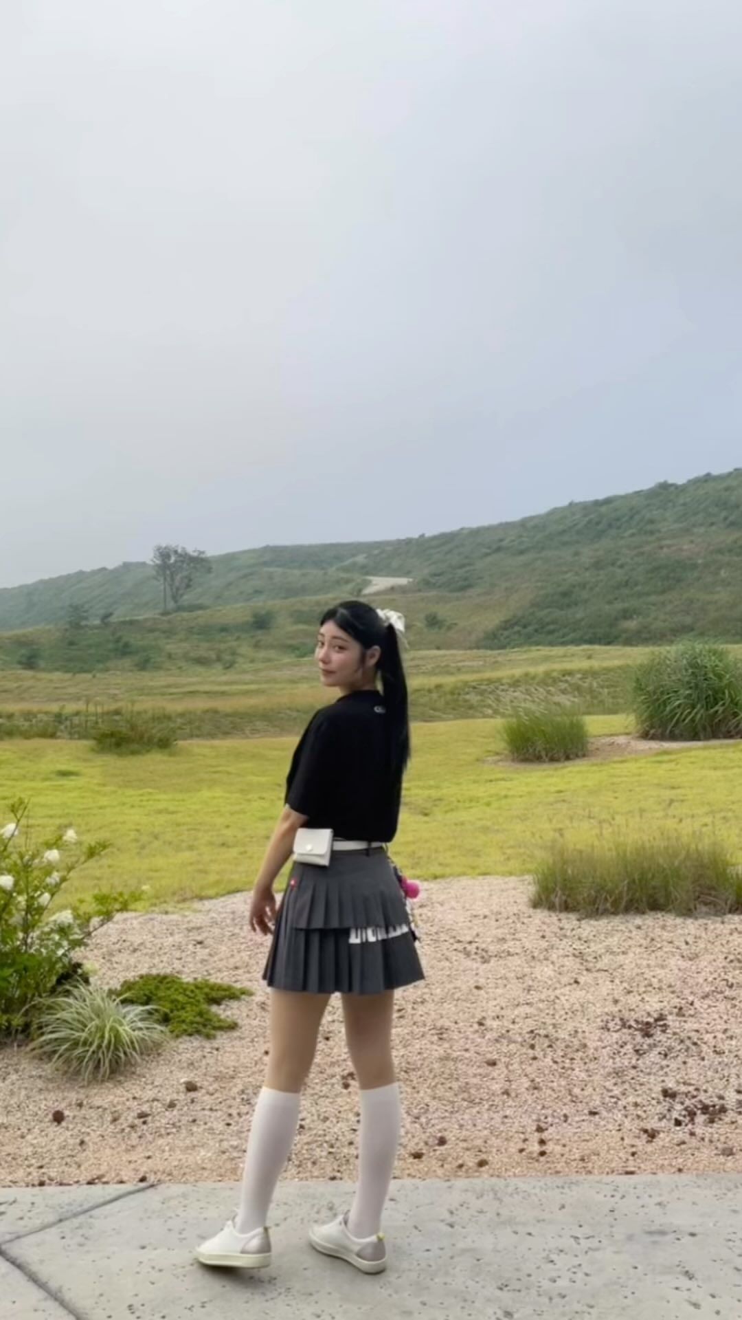 태풍온다길래 시원할까해서 
3부로 급 라운딩 ⛳️
2인 노캐디 오예 (ง˙∇˙)ว 

#협찬 캐주얼한 골프웨어는 첨인데
너무 편하자나아🦋
플리츠치마도 고급스럽고 
뒤에 로고도 넘 귀엽🥹
올 여름에 내최애 아이템💖

#더블플래그 #LFMALL #LF몰 #골린이 #라운딩룩 #골스타그램 #LF #LF몰 #나의패션취향 #나의패션클럽 #스타일메이트
#라운딩코디 #라운딩룩 #골프패션 #골프웨어 #골프여행 #골프스윙 @lfmall_official @doubleflag_official @stylemate_official