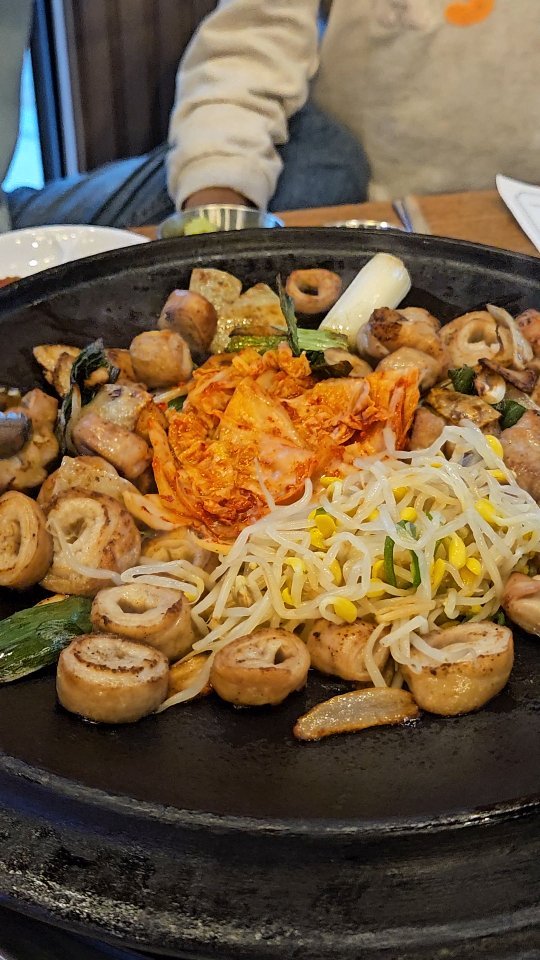 🍻 한주 마무리는 고기고기🍻

가족과 나들이를 즐긴뒤
마무리는 막창 꽃삼 삼겹
하이볼까지 알차게 먹고 즐김🙂

다시 한주 화이팅‼️
.
.
.
#배방고기집 #아산고기집 #탕정고기집 #현화정 #배방현화정 #현화정2호점 #역시맛있음