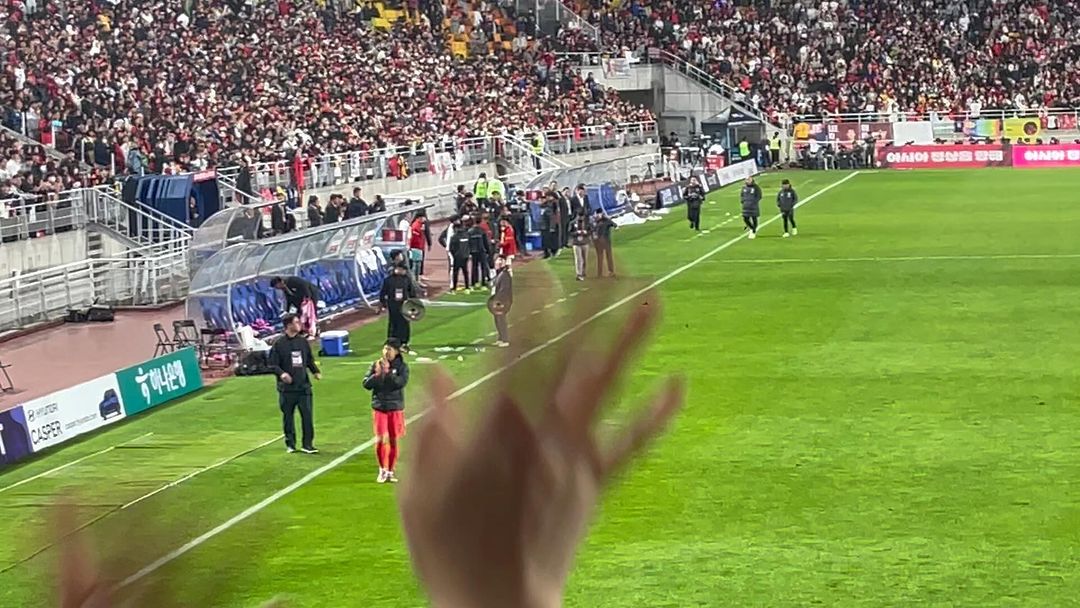 손흥민선수 수고많았어요.😍👍
오랜만에 축구 직관 재밌었다
근데 좀 춥더라.패딩 챙겨야됑
흥미니. 강인이. 규성이.가까이서 멋진플레이 많이보고옴
#국가대표친선경기 #하나은행초청축구국가대표팀친선경기 #thekfa 
#대한민국축구화이팅 #손흥민 #손흥민골