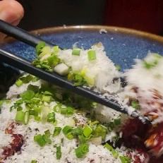 전포동술집 [만월]

드라마 델루나 분위기 + 안주맛집 + 가격착함
가성비가 넘 좋은 분위기 좋은 술집

하이볼 무제한 1인 18,900원
해장라면 6,500원
만월유린기 10,000원
눈꽃한우육회(시그니처) 26,000원

🚩부산시 부산진구 서전로37번길 26 
⏰️월~목 11시 ~ 23시
  금요일 11시 ~ 01시 
  매주 일요일 휴무

#전포동맛집 #전포동술집 #만월 #부산술집추천 #전포술집 #전리단길 #전리단길맛집 #전리단길술집 #전포역맛집 #전포역술집