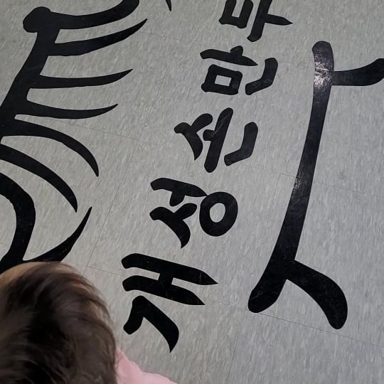 잘먹을 때가 젤이뻐❤️

직접 빚어 부드럽고 
꽉찬 속이 너무 맛있었던
세종 개성손만두& 메밀소바!!

공주 놀러가는 길에 세종 들렸다 갔는데
건강한 맛은 맛이 없어야 하는게 국룰인데
건강한 느낌인데 너무 맛있었따😋
뚜띠도 너무 잘먹어서 뿌듯😊

만두만 먹어도 배부를 거 같아 
메밀소바는 그냥 패스할까 하다 
맛만 보자 싶어 하나 시켰는데
안시켰음 어쩔뻔!! 완전 맛있음👍
완전 부드러운 고기도 추가 안했음 어쩔뻔!!!
번창하십쇼🥳

.
.
#세종맛집 #세종맛집추천 #세종맛집베스트10
#세종맛집투어 #세종시맛집 #세종시맛집추천
#세종가볼만한곳 #세종맘스타그램 #세종시 
#세종데이트 #세종핫플 #공주여행 #세종여행 
#개성손만두 #개성손만두전골 #메밀소바 
#메밀소바맛집 #메밀소바🍜 #세종만두 #세종소바
#먹스타그램 #먹방 #먹 #먹팔 #🐷