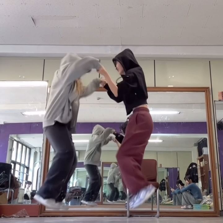 틀렸지만 신나니까 됐어〰️ 🎵🎵🎵

#reels #kpop #txt #hapilyeverafter #challenge #dance #Korea #dancechallenge #ダンス #ucdc