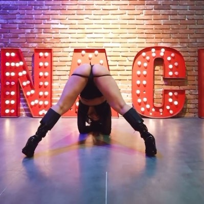 추석💋

#undertheinfluence #twerk 
@chrisbrownofficial