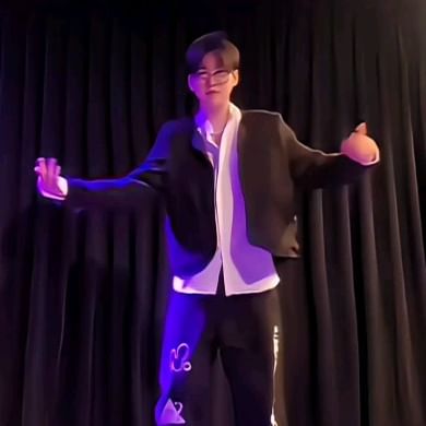 Standing Next to You 댄스파트카메라버전 #jungkook 💜💜
.
.
#BTS #JK #standingnexttoyou #reels #댄스 #협찬환영 #연습실 #kpop #challenge #정국 #스트릿룩 #위캔더스 #조명맛집 #잠실역 #하이브 #마이클잭슨