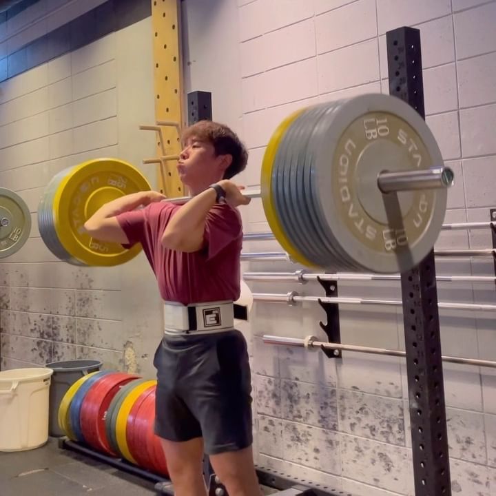 장래희망

앞스쿼트 잘 하는 사람

#크로스핏 #운동하는의사 #재활 #스쿼트 #역도 #crossfit #짐웨어 #gymwear