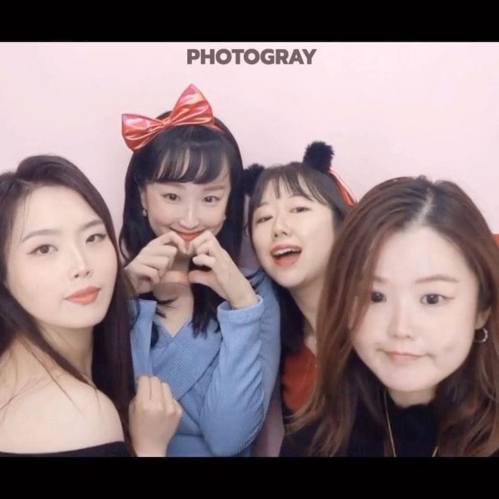 굿모닝 ❣️ 벌써 크리스마스 트리가 보이네요 🎄
연말을 실감하게되요 🥹
올해도 시간이 빨리갔고 한해의 끝에 사랑하는
찐친들과 여전히 함께 웃고 떠들고 즐겁게 마무리
할 수 있는 시간에 고마움을 느껴요 🥰
찐친들이랑 있을때 내 모습 정말 신나고 좋아보인댜 🤗
나와 결이 맞는 사람들과  소소한 일상을 
오래 함께한다는것 ,
이유경 이라는 사람 자체를 좋아해주고 
언제든 웃고 우는 모습을 보여줄수 있는 소중한 
사람들이 있다는건 참 감사한 일이에요🥰
연말이니 사랑하는 사람들에게 안부연락 해봐야겠어요 🍀
4호선 내 사랑들 ❤️항상 나랑 즐겁고 행복한추억
만들어줘서 고마워 ❣️ 할머니되서도 오래오래 재밌게 놀쟈!💓