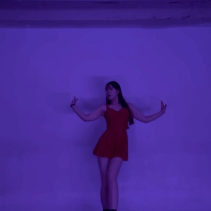 𝑫𝒂𝒏𝒄𝒊𝒏𝒈 𝒊𝒏 𝒕𝒉𝒆 𝑴𝑶𝑶𝑵𝑳𝑰𝑮𝑯𝑻💫

#jennie#youandme#dancecover