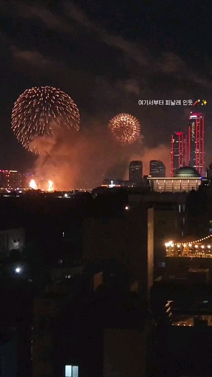 🎆

거실에서 즐기는 여의도 불꽃축제🧨
예쁘다✨️

#여의도불꽃축제 #거실뷰 #불꽃놀이명당 #여의도세계불꽃축제 #피날레 #fireworks
