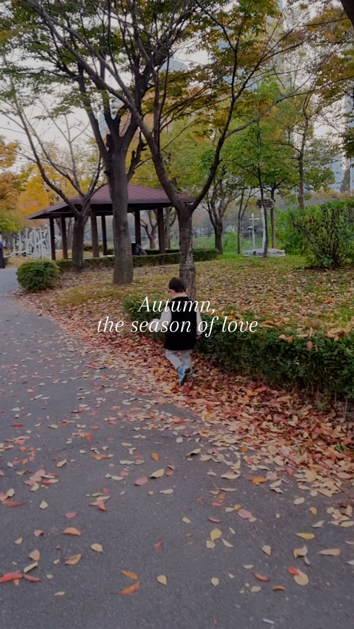 ᰔᴅᴇᴀʀ s.ʜ, sʜɪɴɪɴɢ ᴅᴀʏsᰔ⠀
⠀
⠀
이번 주말도 꽉꽉채운 너와의 시간ʕتʔ
가을을 즐기러 집앞 공원에 나갔는데
운좋게 분수나오는 시간에 딱 맞춰 갔다
내가 정말 많이 애정하는 계절안에 있는 요즘,
오늘도 가을이 천천히 가주길 기도해본다⠀
⠀
⠀
⠀
#새벽감성 #가을감성
#오늘의일기 #주말기록