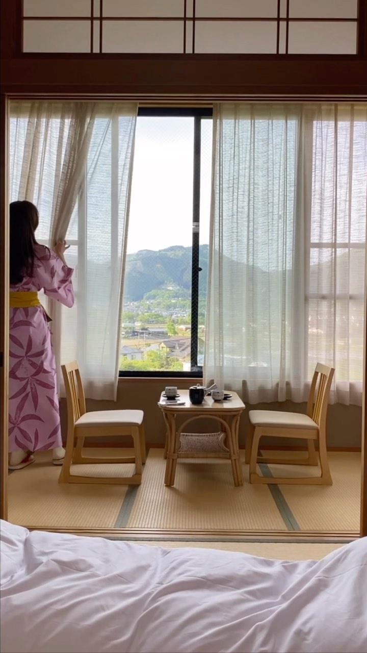 개인 온천탕은 물론 전 객실 유후다케산 전망인 후쿠오카 료칸

후쿠오카 근교 여행으로 유후인 가는 분들을 위해 푸는
역대급 료칸!!!

가이세키도 맛있고 룸컨디션도 최고였어요 🥹
유후인 다시 간대도 료칸은 여기 갈 거예요!

📍메바에소 유후인

#유후인 #후쿠오카 #후쿠오카여행 #일본여행 #일본 #여행에미치다 #오사카 #오사카여행도쿄 #도쿄여행 #삿포로 #삿포로여행 #fukuoka #japan #osaka #tokyo