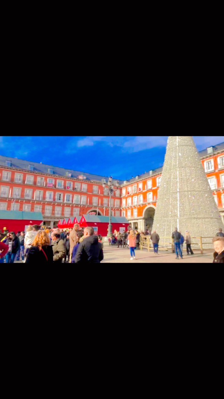 가을부터 생각나는 어느 12월

#spain🇪🇸 #madrid #spaintravel #europe 
#스페인 #스페인여행 #마드리드 #마드리드여행