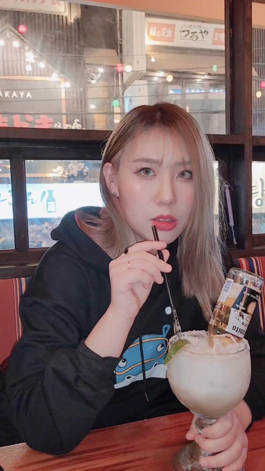 #협찬 

 이번에 건대  3번 출구를 나와서 건너편으로 쭉 오면 건대 골목 사이로 나오는 노란 외관의 #건대멕맥집 다녀왔어요!😊

"한국 속의 멕시코, 건대의 멕시코"를  슬로건으로 하고 있는 컨셉인 곳 답게 독특한 외관과 여러 가지 이쁜 포토존, 다양하고 저렴한 음식, 심지어 놀이시설도 있다는 점이 다 같이 놀러 오기에 너무도 좋은 분위기였어요! 그래서 그런지 2층은 단체 대관도 가능하다고 하더라고요!

 맛있는 음식들과 분위기와 잘 어울리는 노래 선곡, 신경 쓴 인테리어들로 친구들과 이쁜 사진들도 남기기 좋은 곳입니다🫠

#건대멕시칸 #건대술집 #건대가성비술집 #건대분위기좋은술집 #건대데이트코스 #건대사진맛집 #건대멕시코음식 #건대맛집 #건대사진맛집 #건대맥주 #건대이색음식 #멕맥집 #건대타코