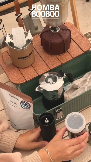 ☕캠핑가서 커피 한잔
☕キャンプに行ってコーヒー一杯

.
#아이와갈만한곳 #아이와여행 #국내여행 #캠핑 #육아 #홈바부부 #커피 #드립커피 #캠핑커피 #자연 #いくじ #こそだ #育児 #田舎 #いなか #스탠리런치박스 #스탠리커피 #스탠리