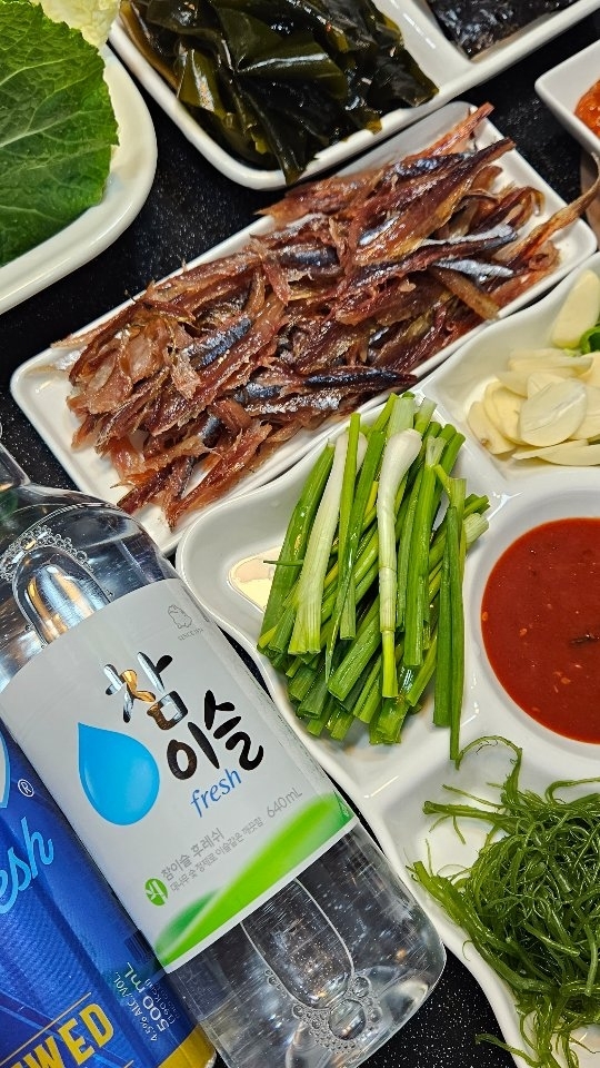 #과메기맛집 #과메기택배추천 

포항공주횟집 구룡포 과메기 야채세트
과메기에는 물미역이죠^^